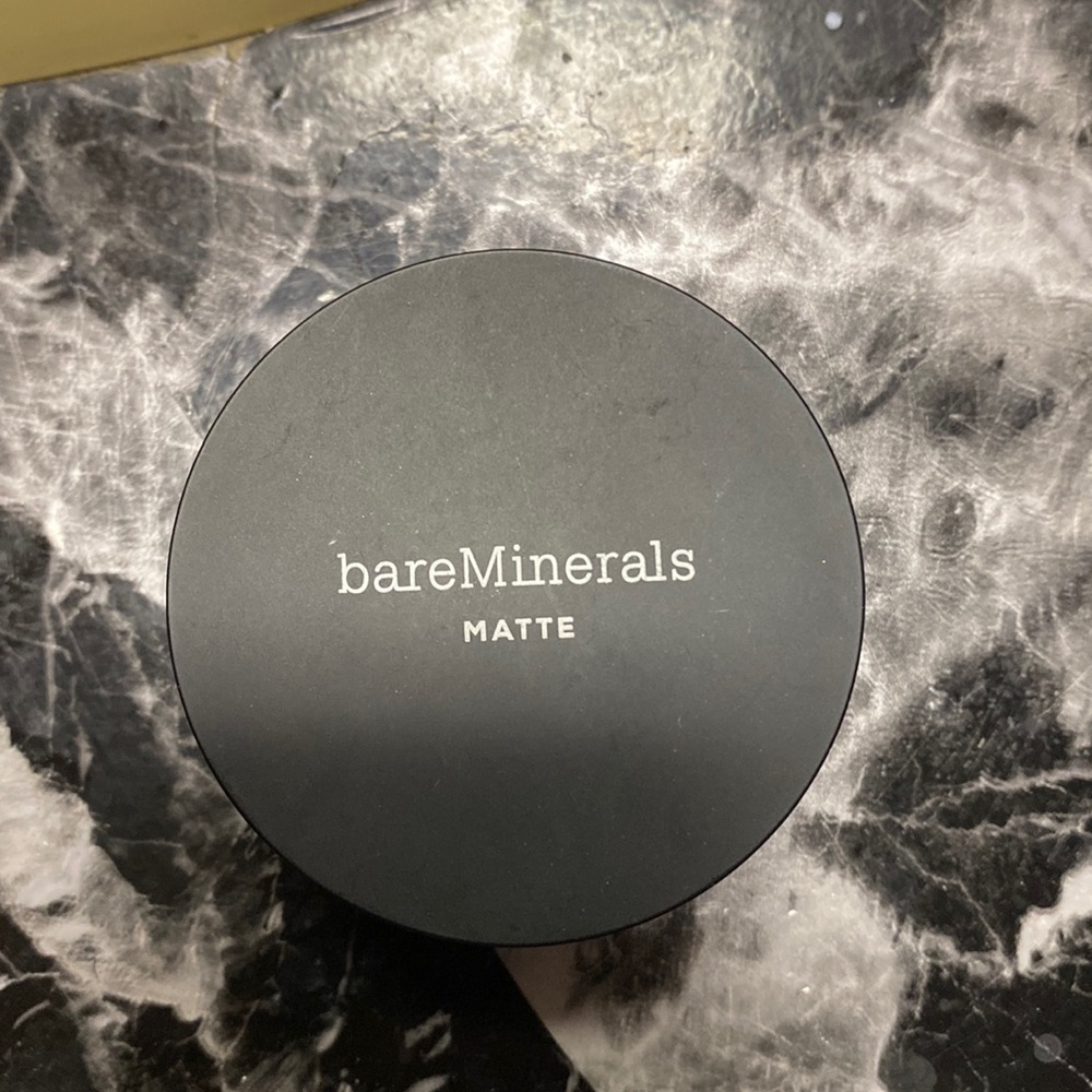 Bare minerals- foundation